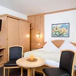 Szálloda Garni Subretta 3*