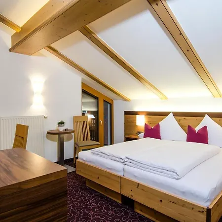 فندق Garni Subretta