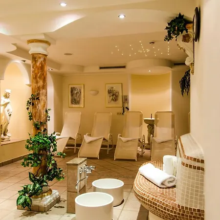 فندق Garni Subretta 3*