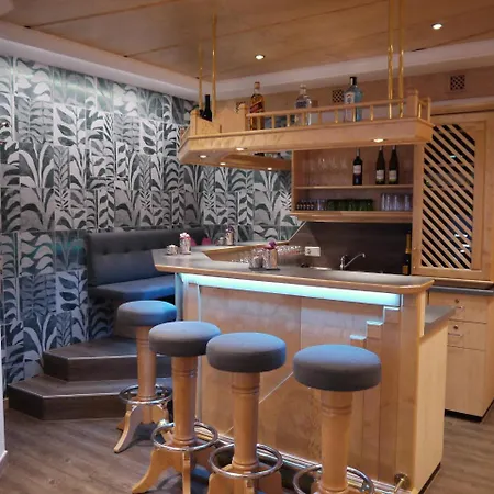 Garni Subretta فندق