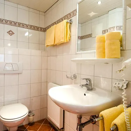 Garni Subretta ايشجل